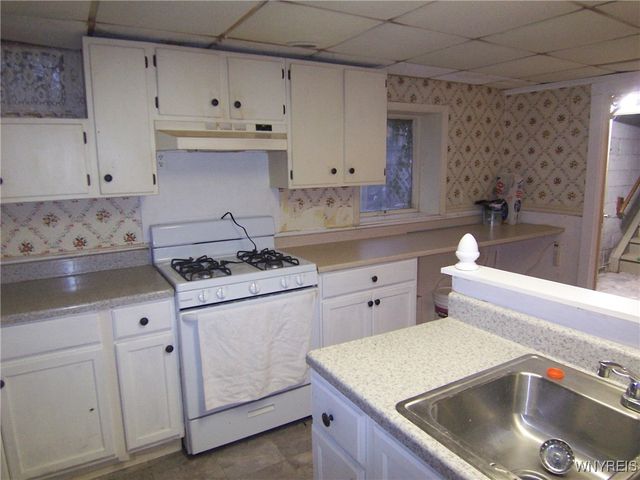 8 Lawrence Avenue, Pembroke, NY 14036