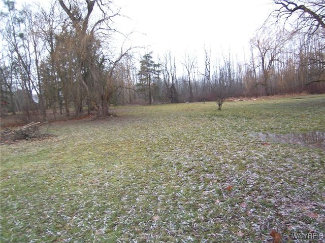 8 Lawrence Avenue, Pembroke, NY 14036