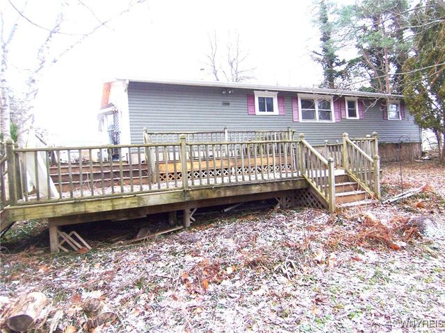 8 Lawrence Avenue, Pembroke, NY 14036