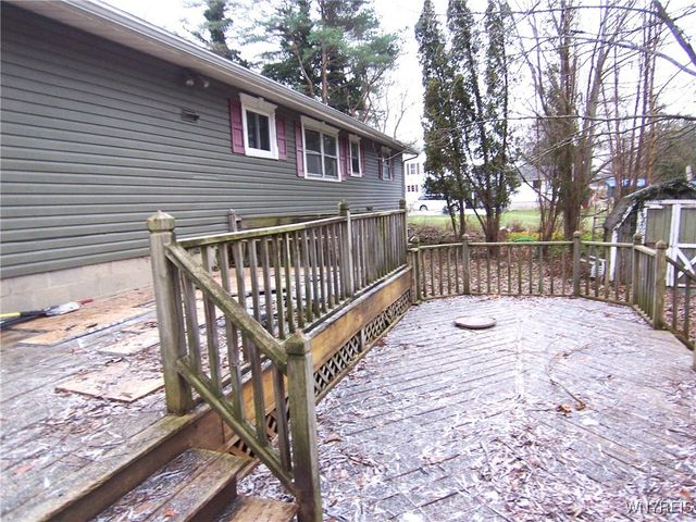 8 Lawrence Avenue, Pembroke, NY 14036