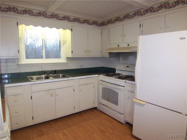 8 Lawrence Avenue, Pembroke, NY 14036