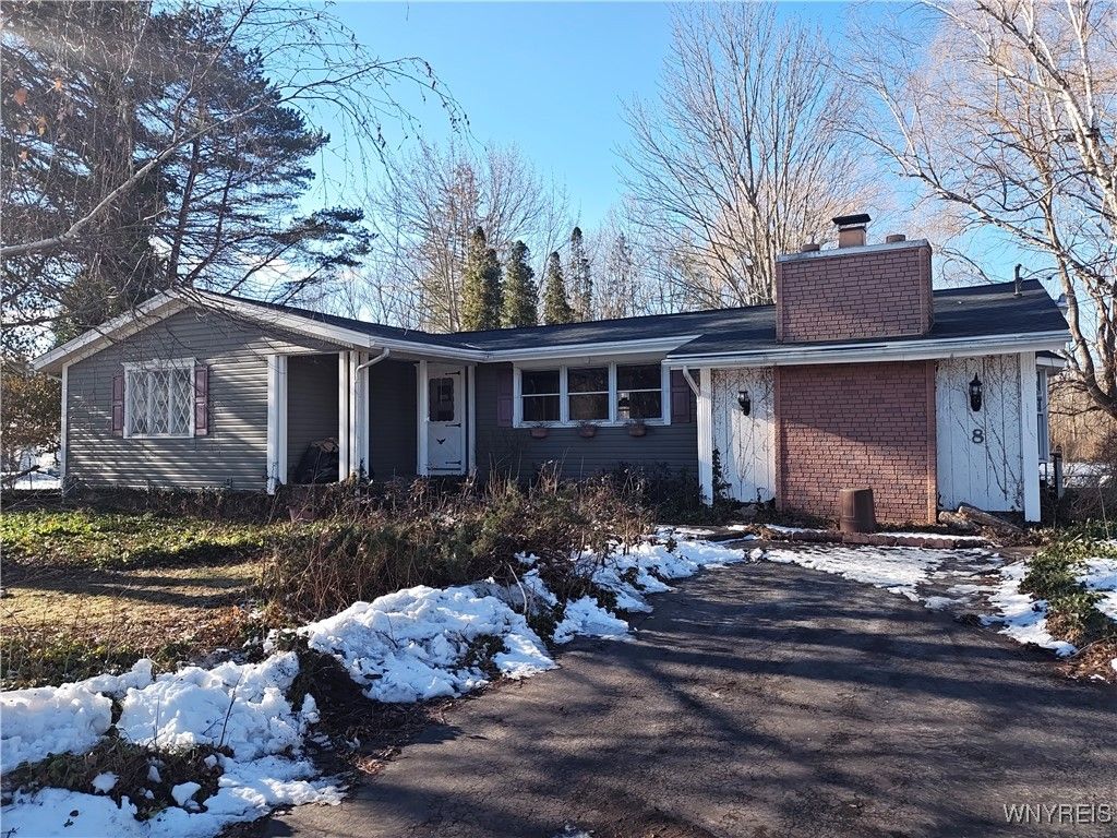 8 Lawrence Avenue, Pembroke, NY 14036