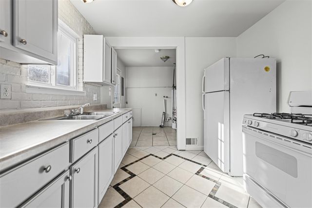 6512 Syracuse Street, Taylor, MI 48180