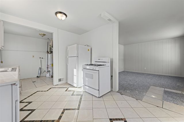 6512 Syracuse Street, Taylor, MI 48180