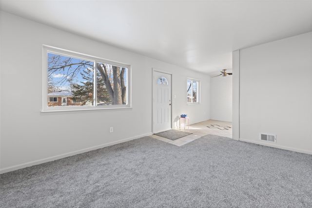 6512 Syracuse Street, Taylor, MI 48180