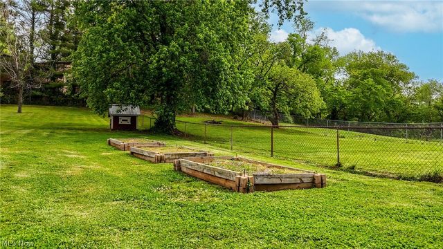 1324 Colegate Drive, Marietta, OH 45750