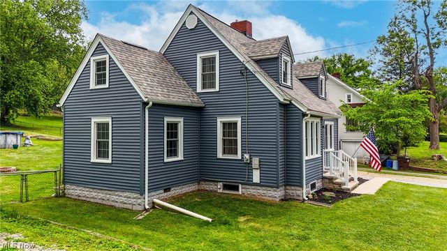 1324 Colegate Drive, Marietta, OH 45750