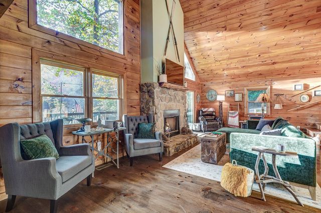28 Rowland Pointe, Morganton, GA 30560