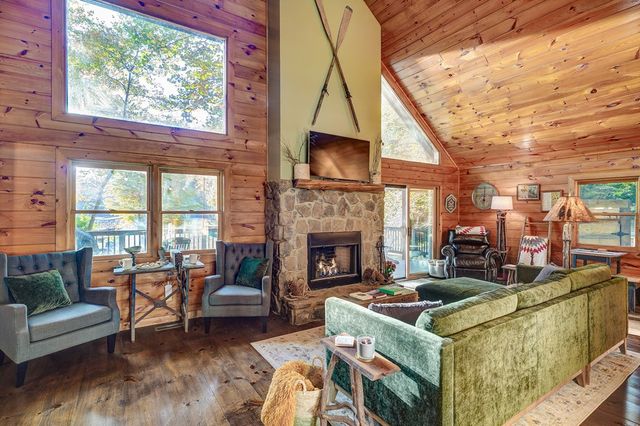 28 Rowland Pointe, Morganton, GA 30560