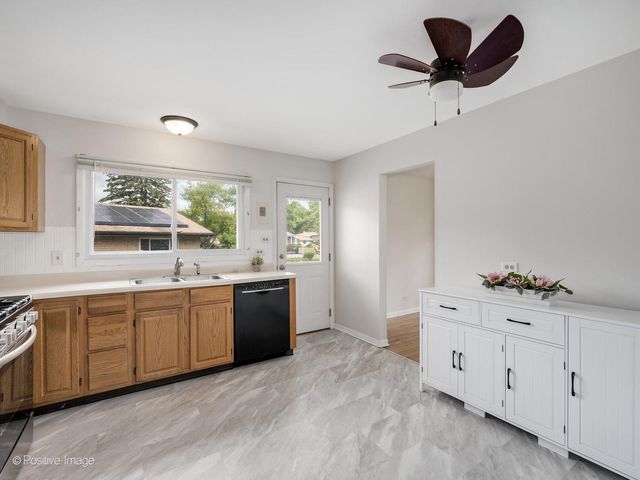 18902 Jonathan Lane, Homewood, IL 60430