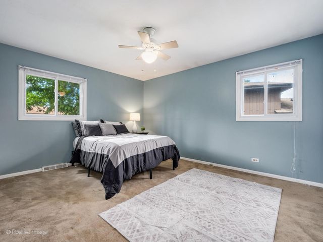 18902 Jonathan Lane, Homewood, IL 60430
