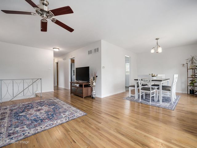 18902 Jonathan Lane, Homewood, IL 60430