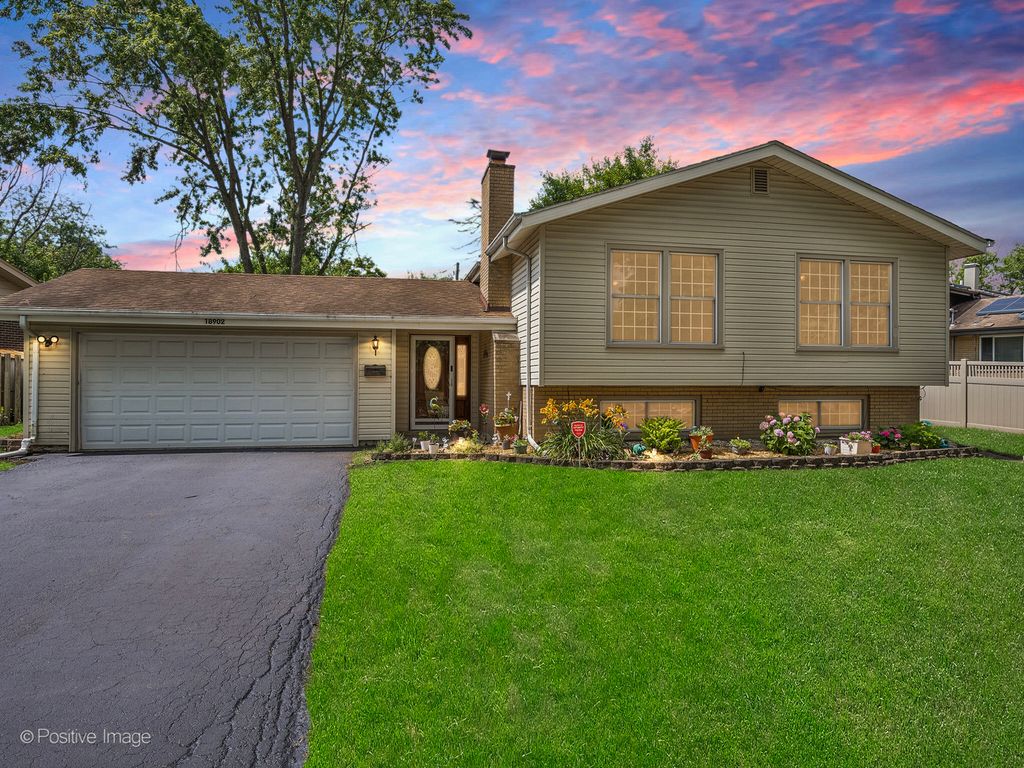 18902 Jonathan Lane, Homewood, IL 60430