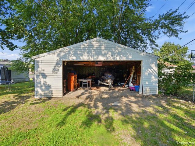 15714 Mcguire Street, Taylor, MI 48180