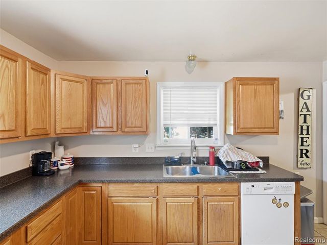 15714 Mcguire Street, Taylor, MI 48180