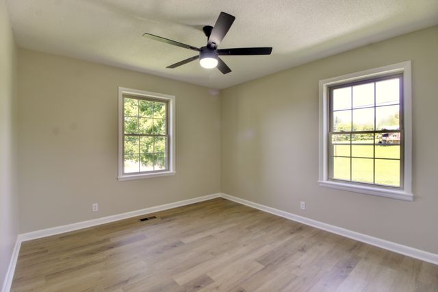 210 Crenshaw Rd, Hartsville, TN 37074