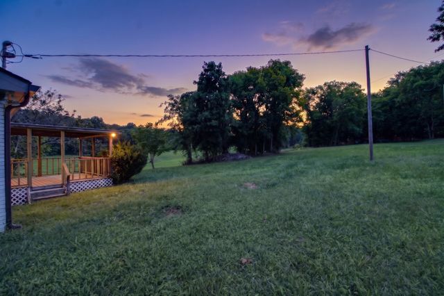 210 Crenshaw Rd, Hartsville, TN 37074