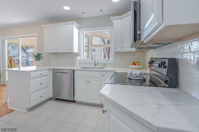 26 Pihlman Pl, Chatham Boro, NJ 07928