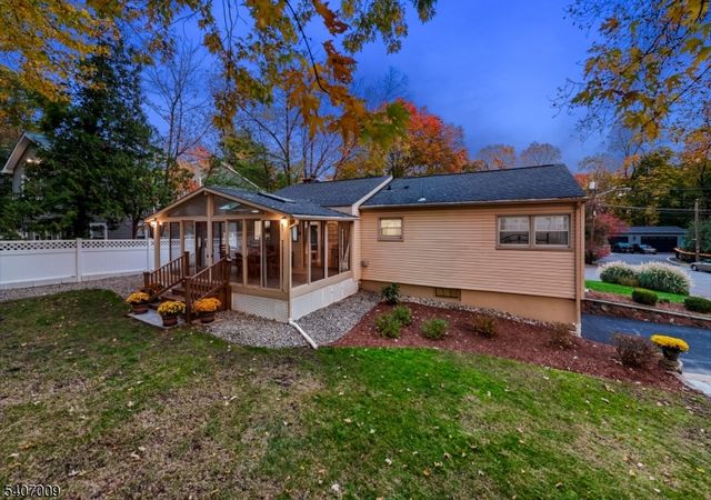 26 Pihlman Pl, Chatham Boro, NJ 07928