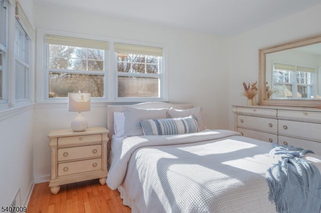 26 Pihlman Pl, Chatham Boro, NJ 07928