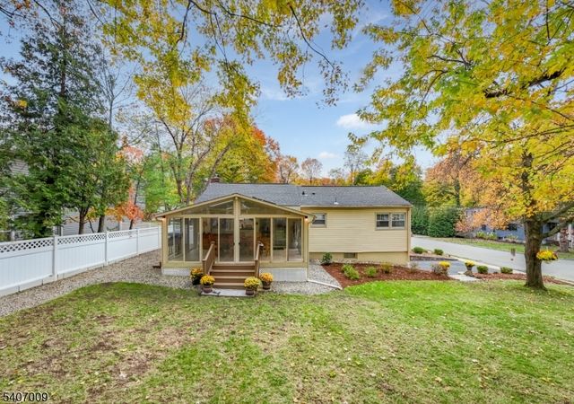 26 Pihlman Pl, Chatham Boro, NJ 07928