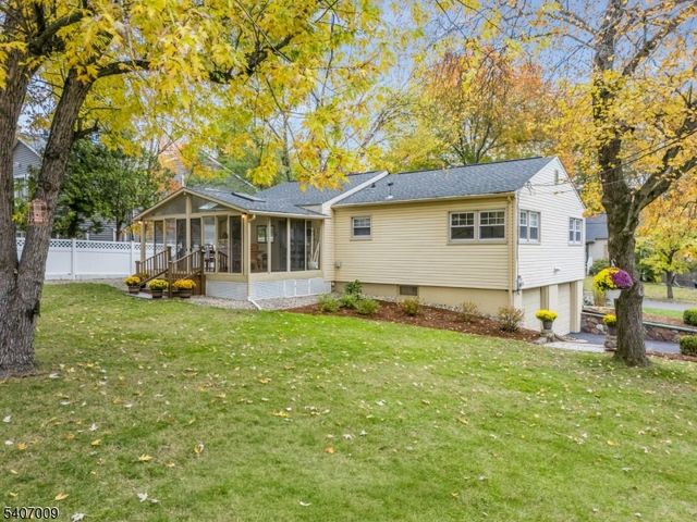 26 Pihlman Pl, Chatham Boro, NJ 07928