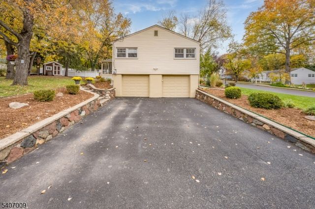 26 Pihlman Pl, Chatham Boro, NJ 07928