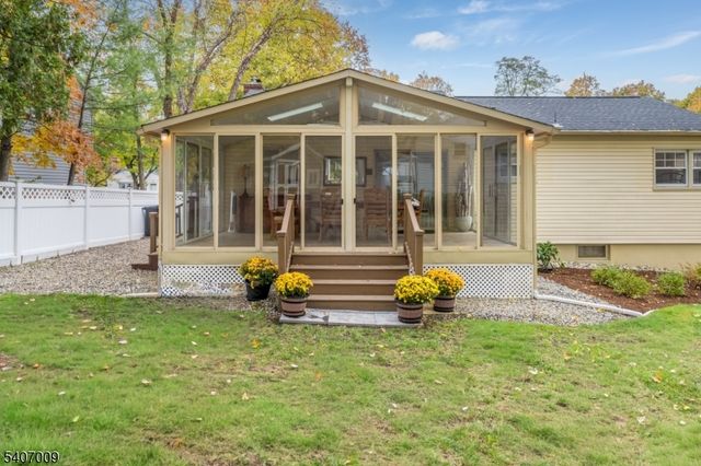 26 Pihlman Pl, Chatham Boro, NJ 07928