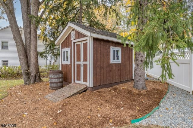 26 Pihlman Pl, Chatham Boro, NJ 07928