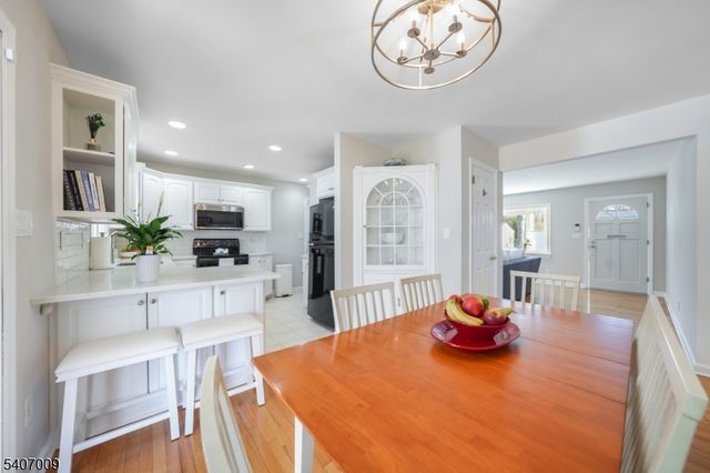 26 Pihlman Pl, Chatham Boro, NJ 07928