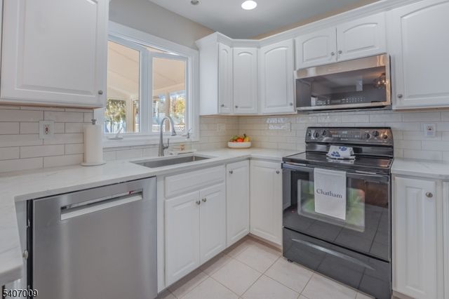 26 Pihlman Pl, Chatham Boro, NJ 07928