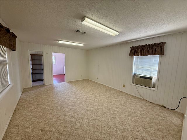 1401 W Hill Lane, Coleman, TX 76834