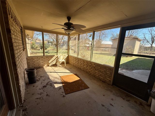 1401 W Hill Lane, Coleman, TX 76834