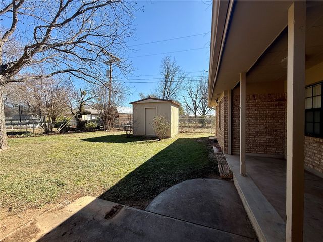 1401 W Hill Lane, Coleman, TX 76834