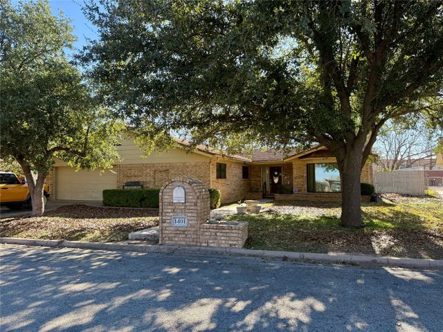 1401 W Hill Lane, Coleman, TX 76834