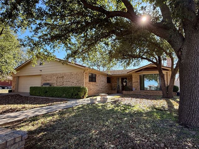 1401 W Hill Lane, Coleman, TX 76834