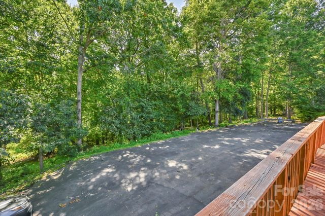 170 Bull Creek Road, Mars Hill, NC 28754