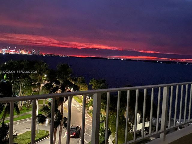 200 SE 15th Rd 7G, Miami, FL 33129