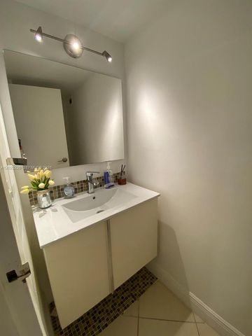 200 SE 15th Rd 7G, Miami, FL 33129