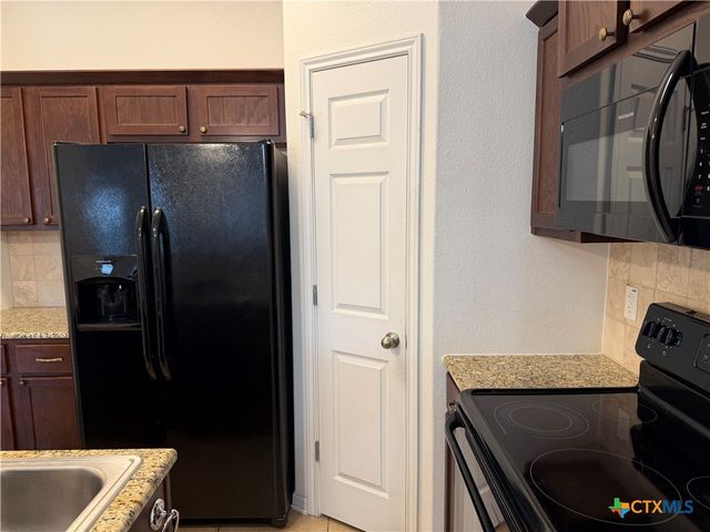 8016 Bridgepointe Drive, Temple, TX 76502