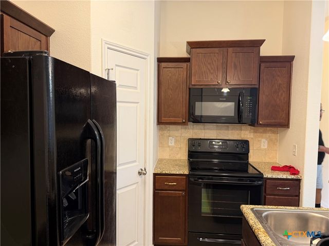 8016 Bridgepointe Drive, Temple, TX 76502