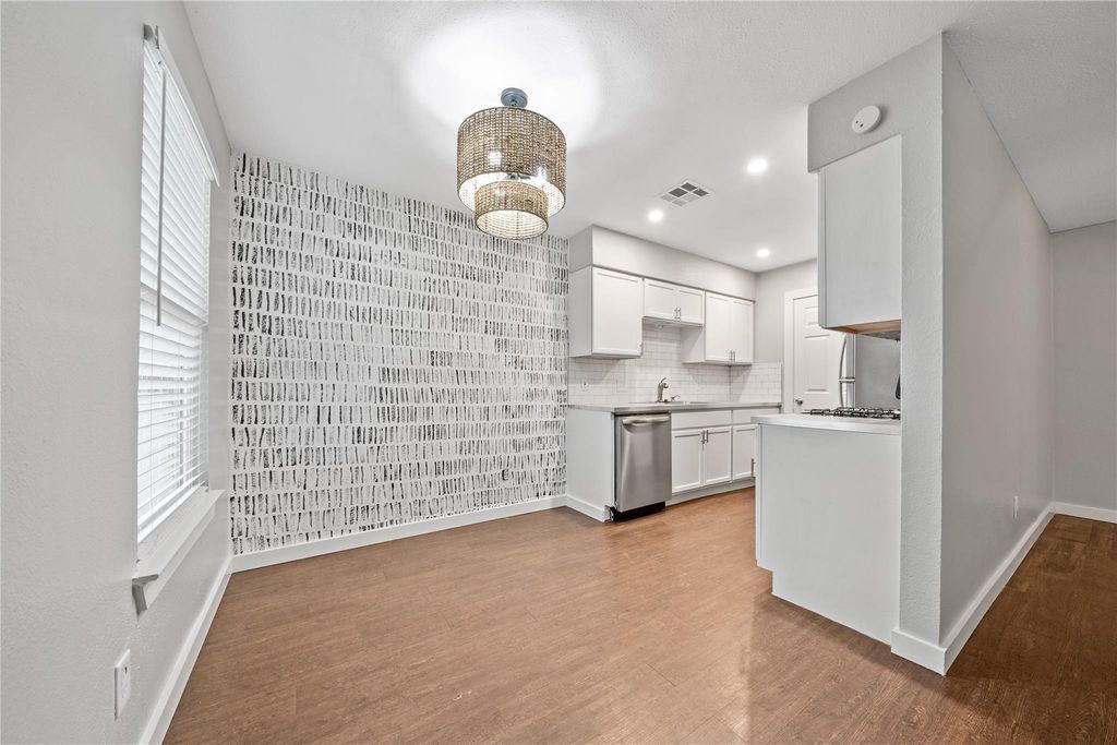 2415 Burleson CT B, Austin, TX 78741