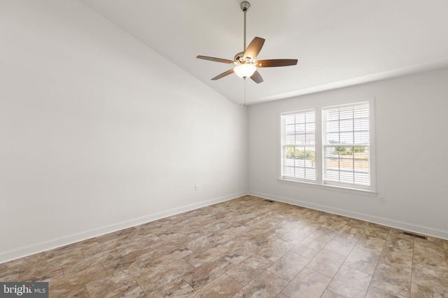 209 BRIDGEWATER DR, Stephens City, VA 22655