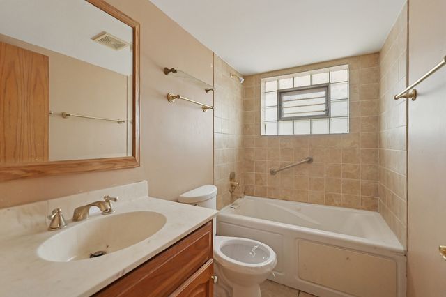 387 Madison Avenue, Calumet City, IL 60409