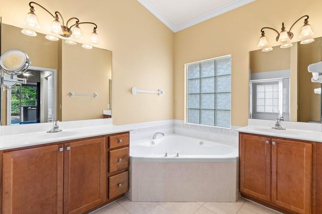 8026 Canary Island Way, Boynton Beach, FL 33436