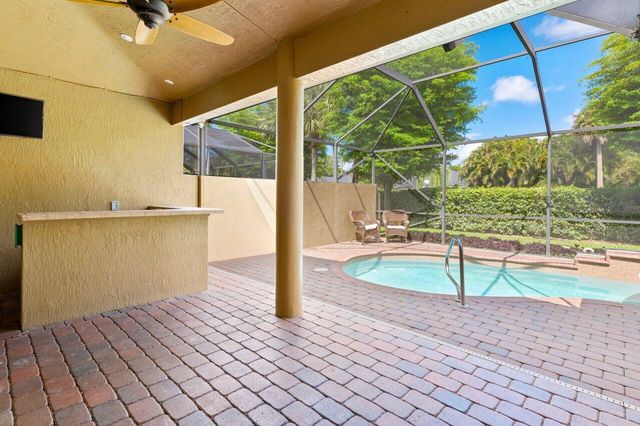 8026 Canary Island Way, Boynton Beach, FL 33436