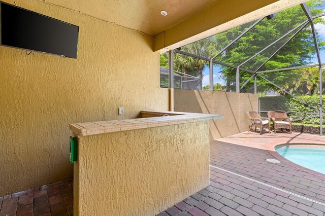 8026 Canary Island Way, Boynton Beach, FL 33436