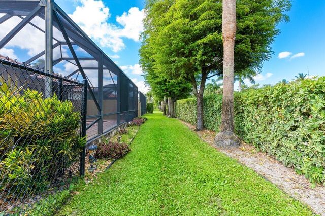 8026 Canary Island Way, Boynton Beach, FL 33436