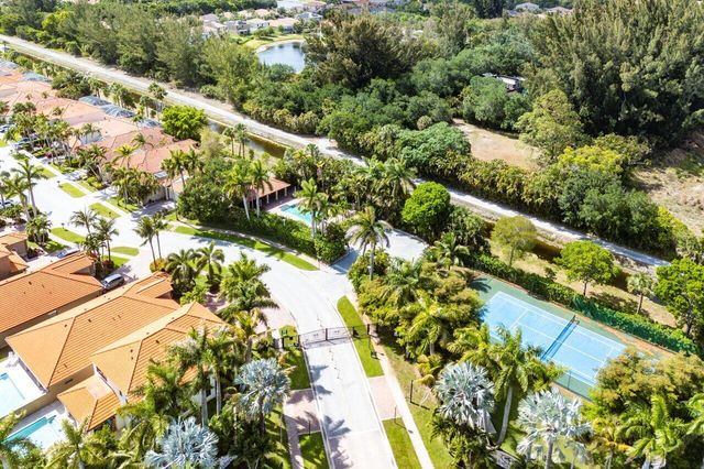8026 Canary Island Way, Boynton Beach, FL 33436