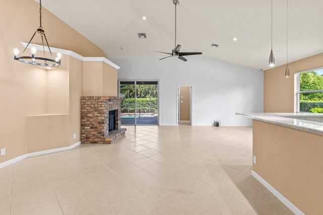 8026 Canary Island Way, Boynton Beach, FL 33436